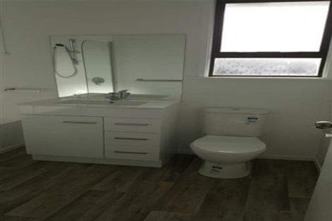 Photo of property in 132 Chichester Drive, Rosehill, Papakura, 2113