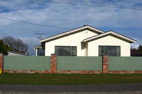 Photo of property in 17 Moa Street, Waikiwi, Invercargill, 9810