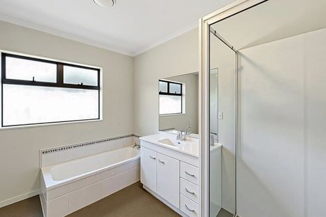 Photo of property in 4 Francis Skinner Place, Orewa, 0931