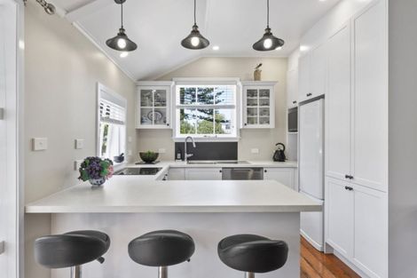 Photo of property in 30 Ladies Mile, Manly, Whangaparaoa, 0930