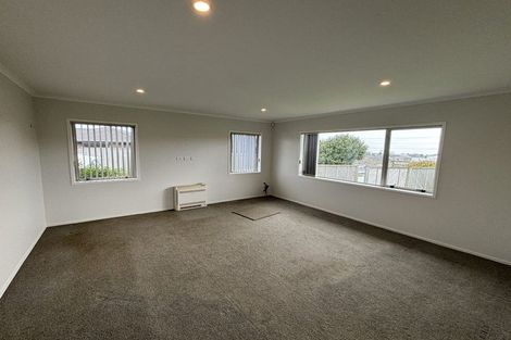 Photo of property in 74 Fernbrook Drive, Hurworth, New Plymouth, 4310