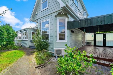 Photo of property in 28 Rangatira Road, Birkenhead, Auckland, 0626