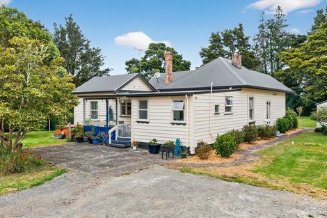 Photo of property in 32 Franklin Road, Paparoa, 0571