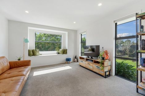 Photo of property in 6 Greenridge Lane, Merrilands, New Plymouth, 4312