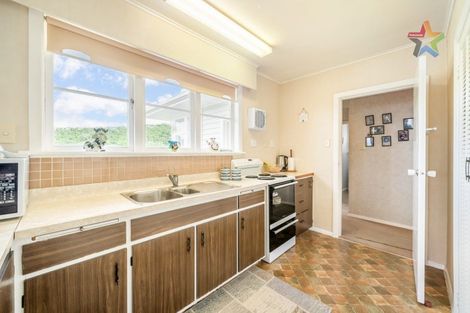 Photo of property in 60 Pokohiwi Road, Normandale, Lower Hutt, 5010