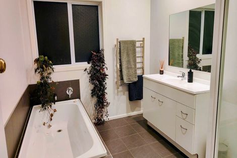 Photo of property in 1/63 Pupuke Road, Birkenhead, Auckland, 0627