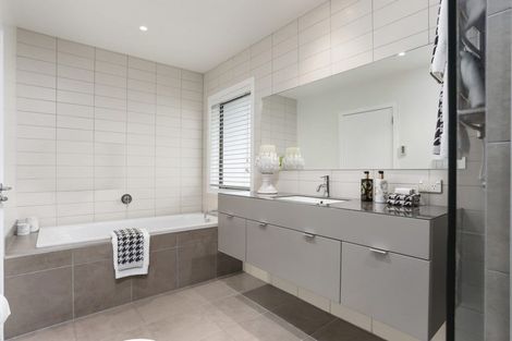 Photo of property in 14 Churchill Road, Murrays Bay, Auckland, 0630