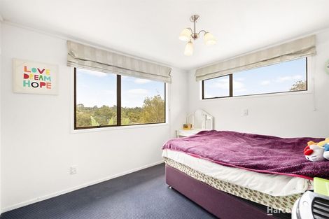 Photo of property in 2/15 Ridgewood Crescent, Birkenhead, Auckland, 0626