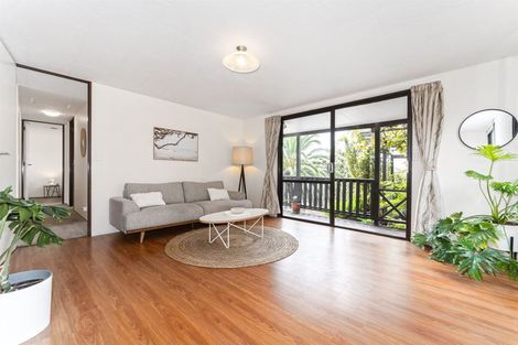 Photo of property in 2/28 Exeter Place, Unsworth Heights, Auckland, 0632