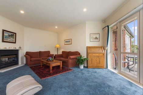 Photo of property in 6 La Lena Grove, Fitzherbert, Palmerston North, 4410