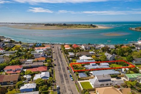 Photo of property in 11 Bay View Road, Moncks Bay, Christchurch, 8081