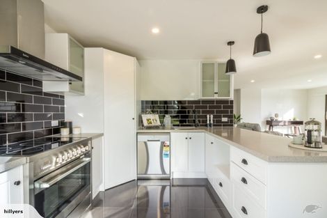 Photo of property in 122 Mccormacks Bay Road, Redcliffs, Christchurch, 8081