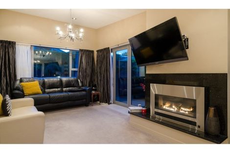 Photo of property in 5a Bernleigh Terrace, West Harbour, Auckland, 0618