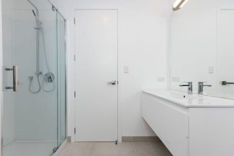 Photo of property in 2 Mokopiko Court, Beach Haven, Auckland, 0626