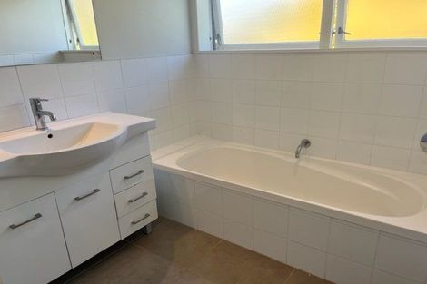 Photo of property in 7 Seymour Road, Mellons Bay, Auckland, 2014