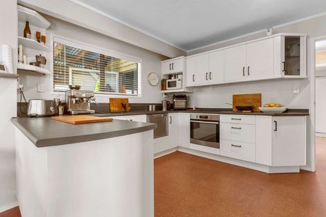 Photo of property in 44 Stratford Drive, Cable Bay, 0420