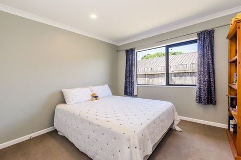 Photo of property in 25 Cascade Way, Paraparaumu, 5032