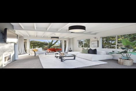 Photo of property in 8 Arapito Road, Titirangi, Auckland, 0604