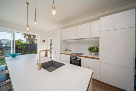 Photo of property in 25 Mount Edgcumbe Street, New Plymouth, 4310