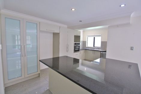 Photo of property in 104 Lake Panorama Drive, Henderson Valley, Auckland, 0612