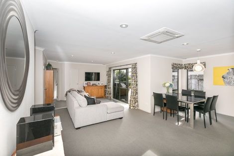 Photo of property in 30 Waiwherowhero Drive, St Andrews, Hamilton, 3200