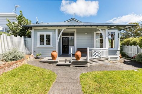Photo of property in 21 Farm Road, Northland, Wellington, 6012