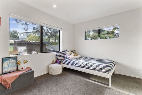 Photo of property in 25b Deverell Place, Northcross, Auckland, 0632