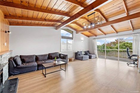 Photo of property in 1 Fowey Avenue, Te Atatu South, Auckland, 0610