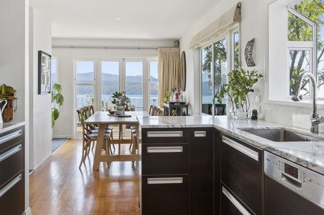 Photo of property in 22 Tai Paku Paku Road, Karaka Bays, Wellington, 6022