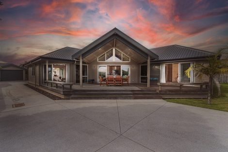 Photo of property in 102 Bond Road, Whangamata, 3620