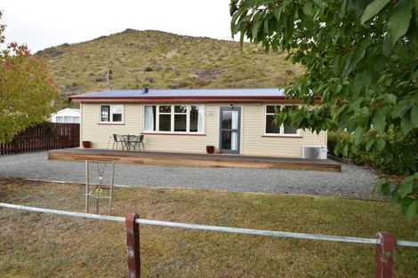 Photo of property in 8 Black Peak Road, Omarama, 9412
