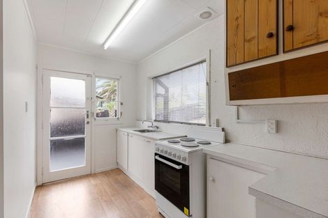 Photo of property in 1/5 Eyre Street, Henderson, Auckland, 0612