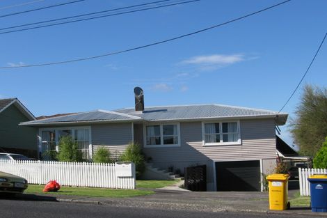 Photo of property in 1/33 Exmouth Road, Northcote, Auckland, 0627