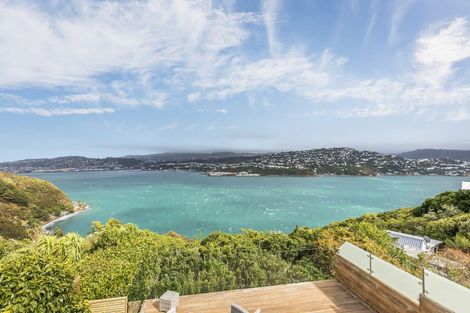 Photo of property in 5 Countess Close, Maupuia, Wellington, 6022