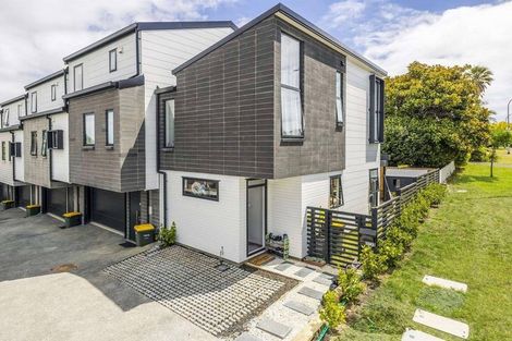 Photo of property in 1/11 Lewis Road, Pakuranga, Auckland, 2010