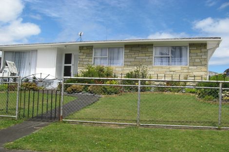 Photo of property in 10 Staverton Crescent, Mangere, Auckland, 2022