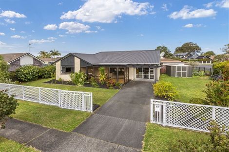 Photo of property in 2/99 Riverside Road, Orewa, 0931
