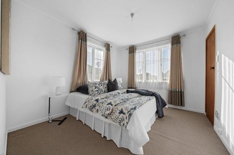 Photo of property in 71 Larnoch Road, Henderson, Auckland, 0610
