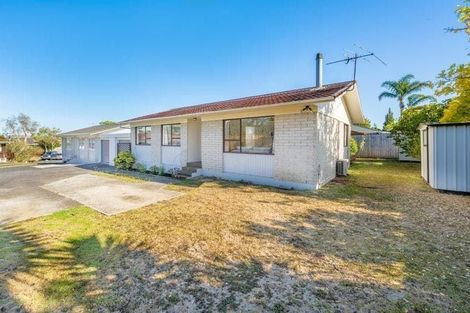 Photo of property in 2/32 Ballater Place, Highland Park, Auckland, 2010