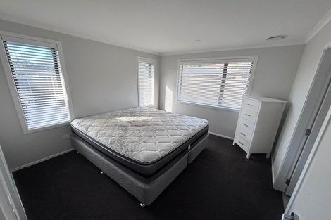 Photo of property in 5 Rewarewa Way, Timberlea, Upper Hutt, 5018