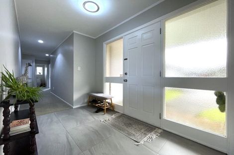 Photo of property in 6 Veagh Place, Highland Park, Auckland, 2010