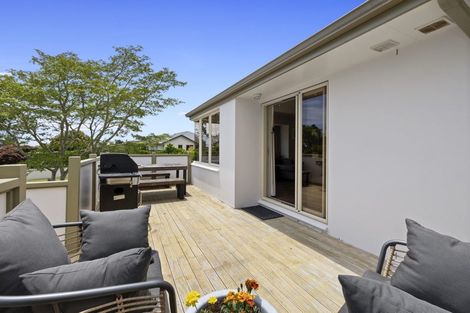 Photo of property in 1 Orlando Close, Frankleigh Park, New Plymouth, 4310