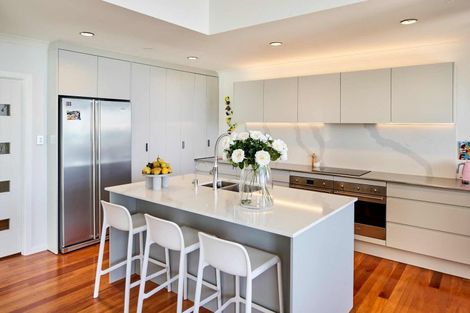 Photo of property in 25 Sunset Parade, Plimmerton, Porirua, 5026