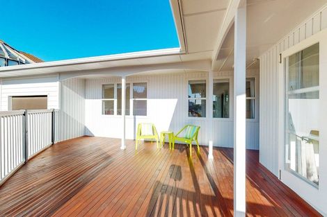 Photo of property in 34 Westview Grove, Miramar, Wellington, 6022