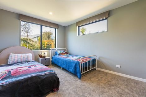 Photo of property in 30 Ferndale Drive, Waikanae, 5036