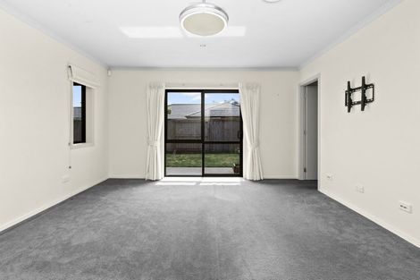 Photo of property in 22 Whitney Place, Rototuna North, Hamilton, 3210