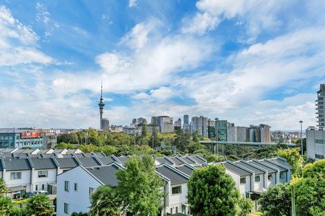 Photo of property in Luna Apartments, 3x/16 Burton Street, Grafton, Auckland, 1010