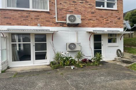 Photo of property in 68 Gladstone Road, Northcote, Auckland, 0627