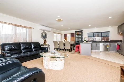 Photo of property in 16 Carrick Glen Avenue, Flat Bush, Auckland, 2019