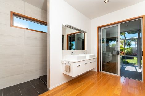 Photo of property in 135 Eskridge Drive, Eskdale, Napier, 4182